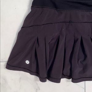 Lululemon Circuit Breaker skirt! Size 2